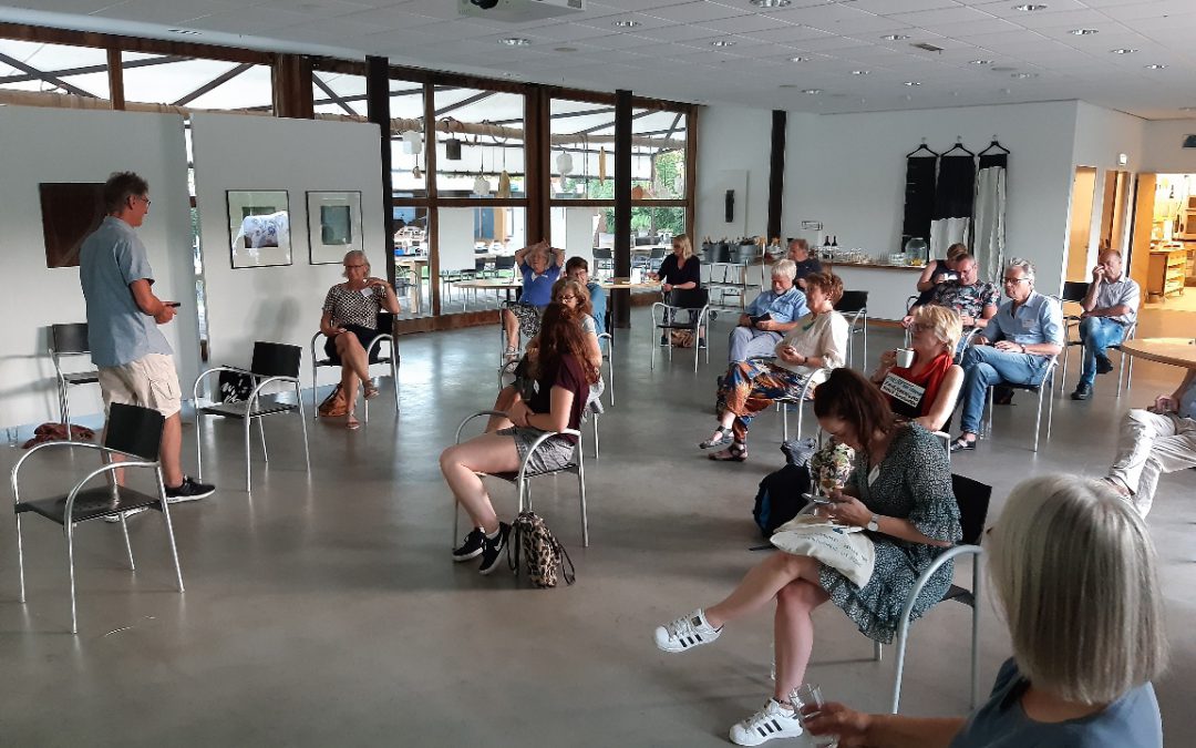 Proosten op de geboorte van het Cultuurcafe Midden-Delfland